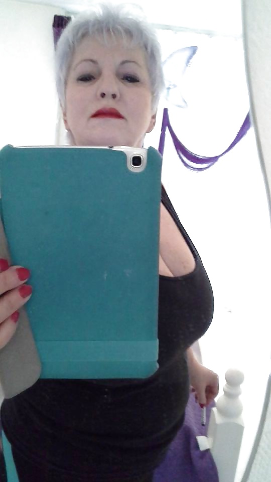 Mujeres locales
 #31054655