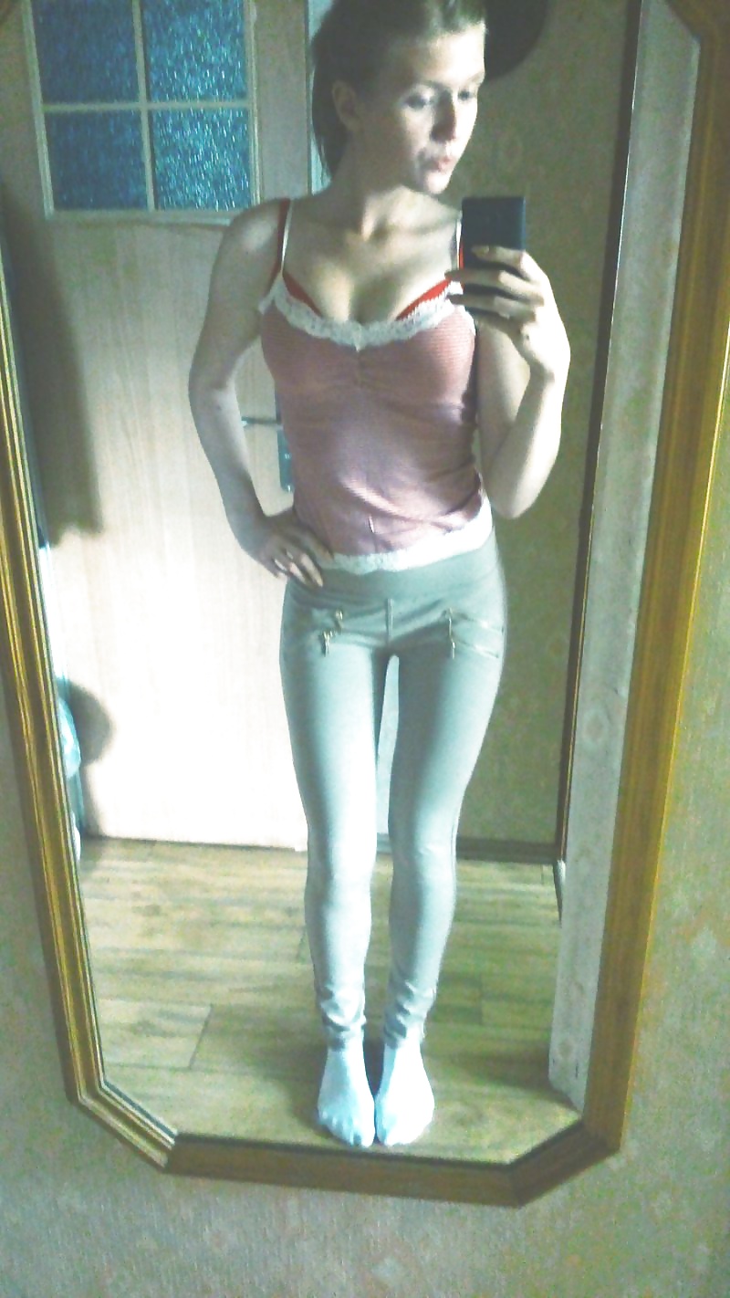 18歳の女子高生
 #29509874