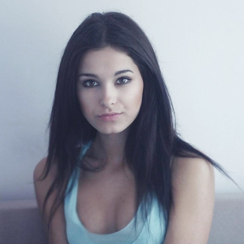 18歳の女子高生
 #29509942