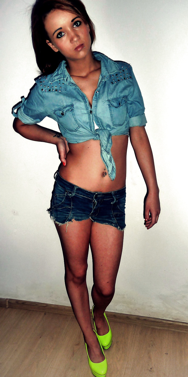 18歳の女子高生
 #29510010