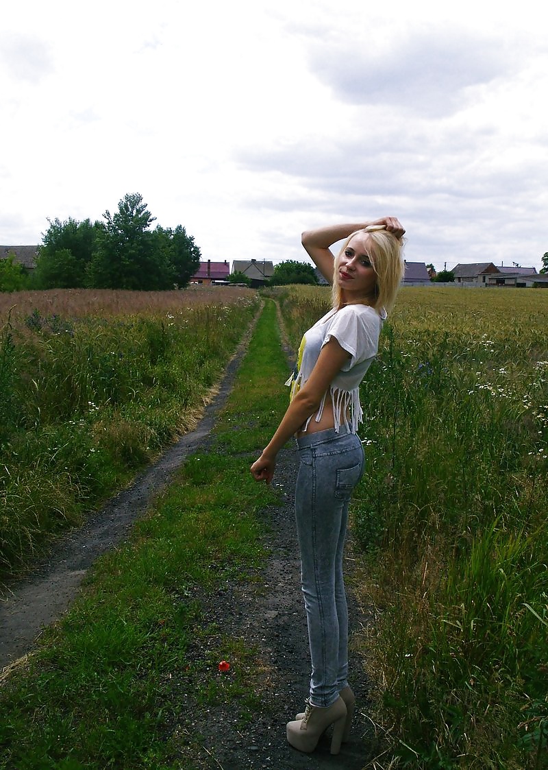 18歳の女子高生
 #29510156