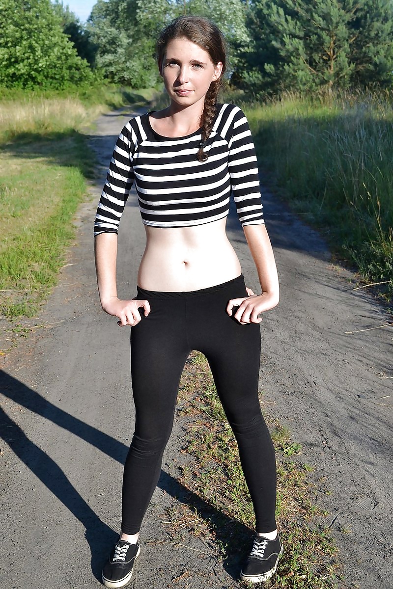 18歳の女子高生
 #29510165