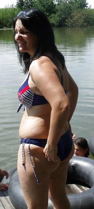 Schöne Mutter In Bikini (kein Akt) #27393561