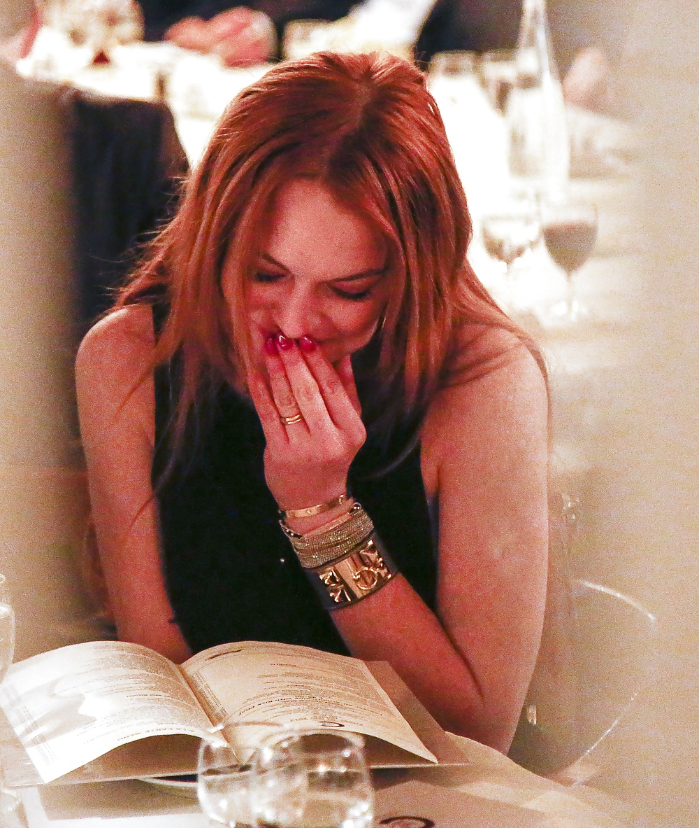 Lindsay lohan ... sideboob en el restaurante
 #27140964