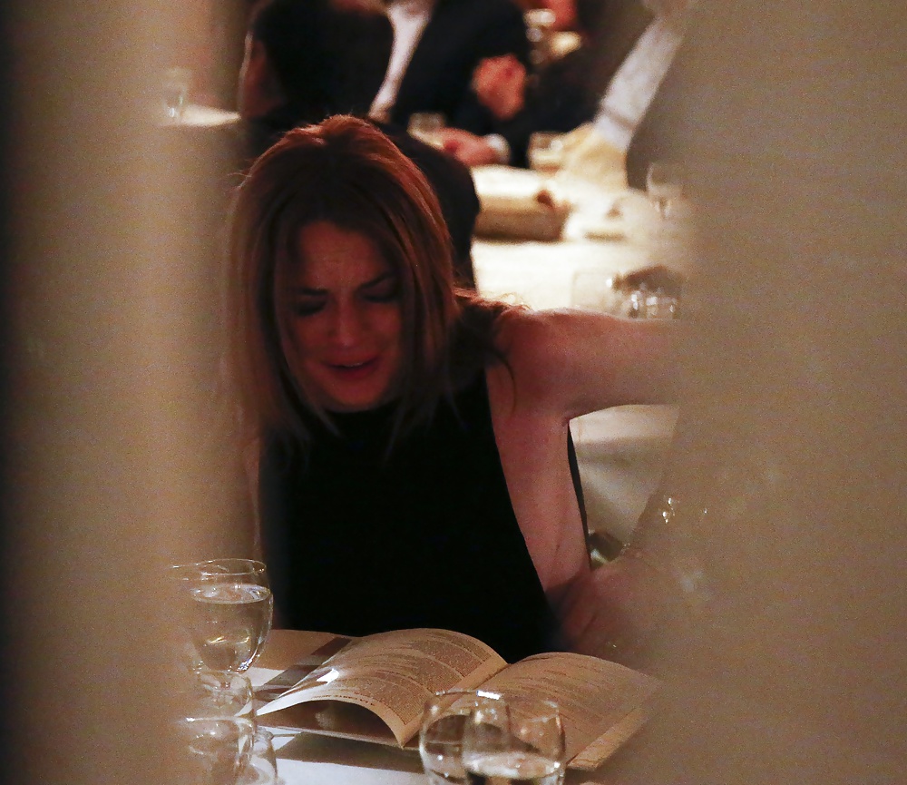 Lindsay Lohan ... Sideboob Im Restaurant #27140981