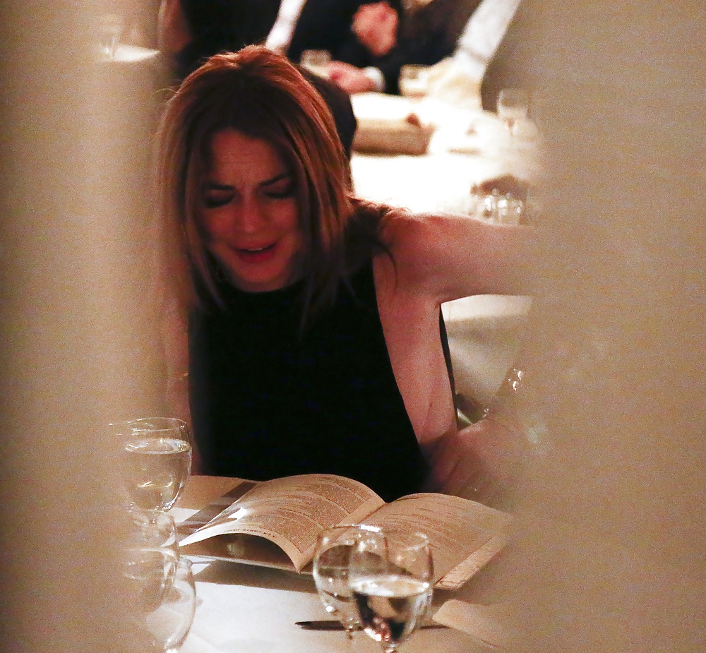 Lindsay Lohan ... Sideboob Au Restaurant #27141014