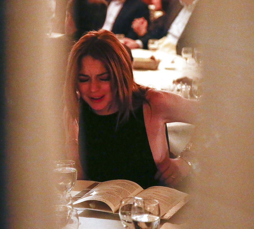 Lindsay lohan ... sideboob en el restaurante
 #27141022