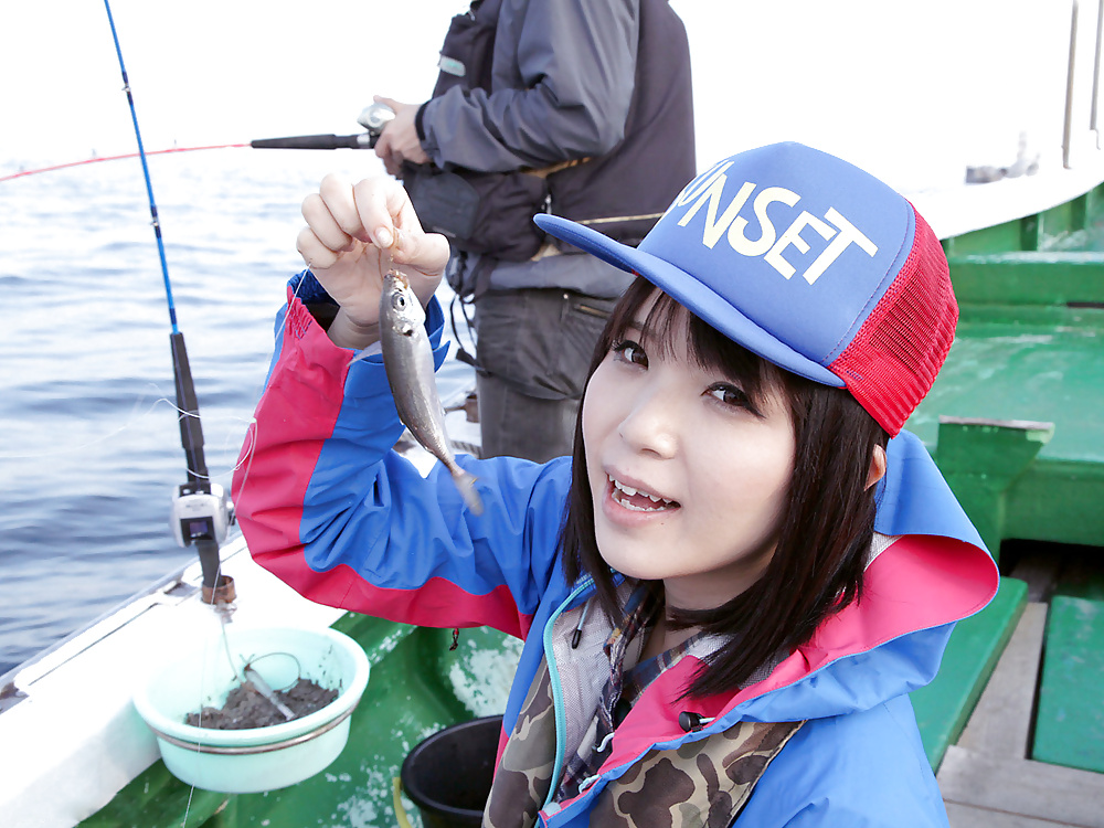 Japanische Mädchen Gefickt Auf Einem Boot #26702789