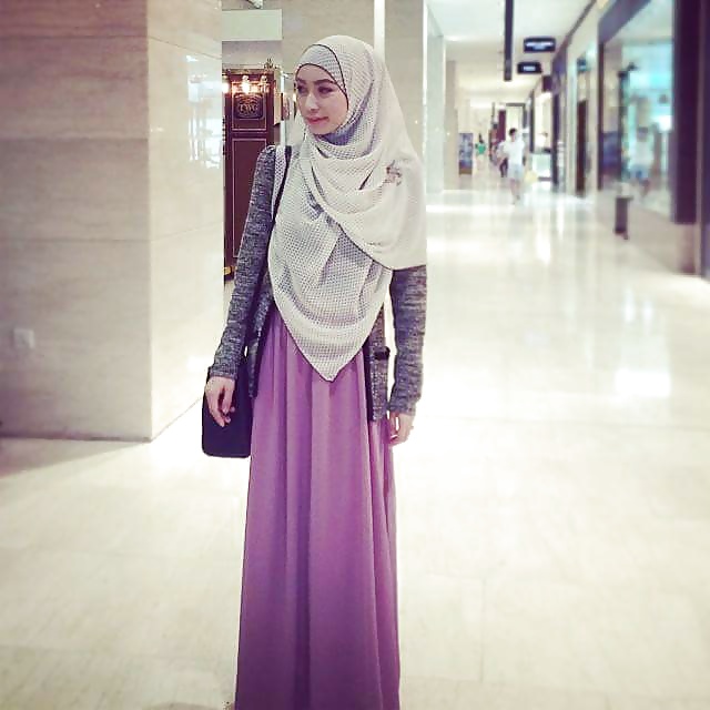 Gadis Melayu Bertudung Comel #39952543