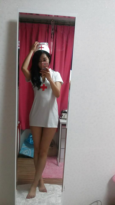 Sexy puta coreana en traje de enfermera
 #31664308