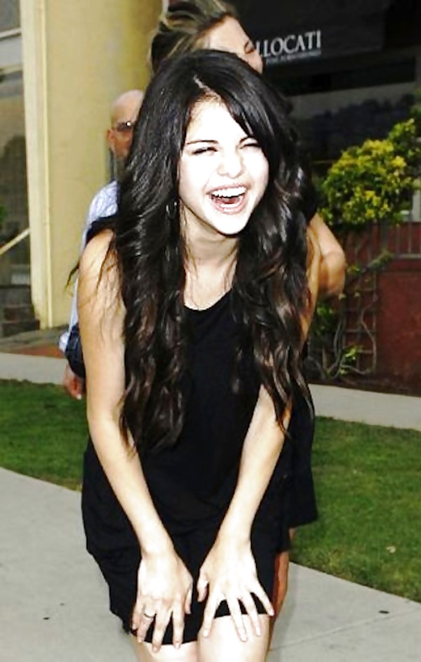 Selena gomez (caldo)
 #24331799