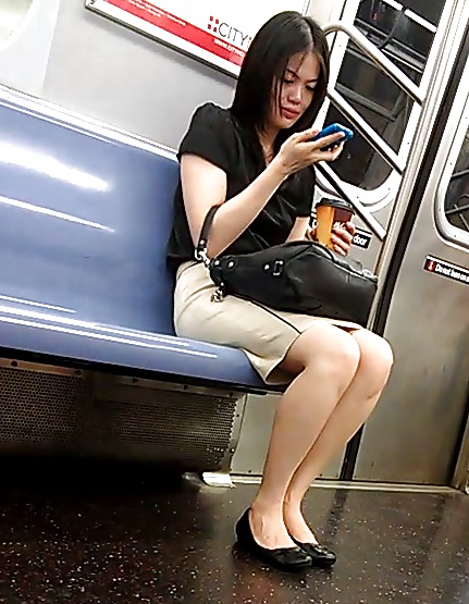 Ragazze della metropolitana di New York asian
 #23270843