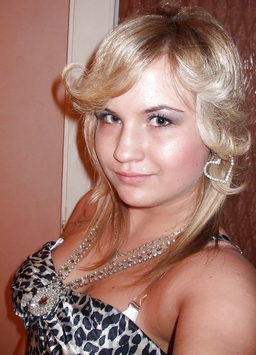 Amateur Blonde Teen Posing 1. #40010294