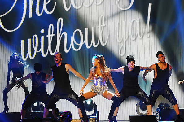 Ariana grande en los premios teen de radio one
 #30712557