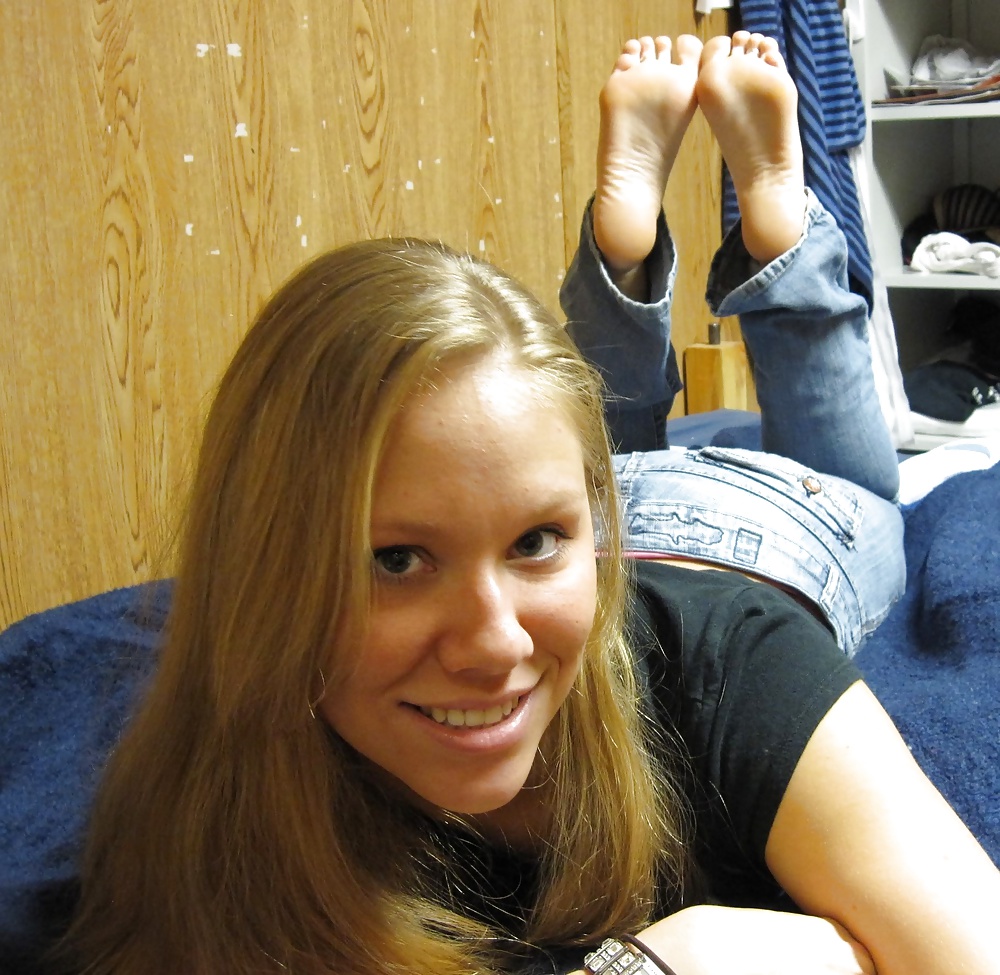 Babes in jeans #4
 #25167571