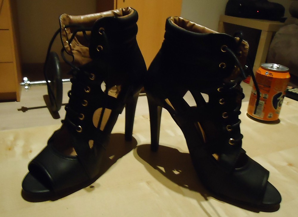 ストローク＆ザーメン neighbourg sexy black heels
 #35703118