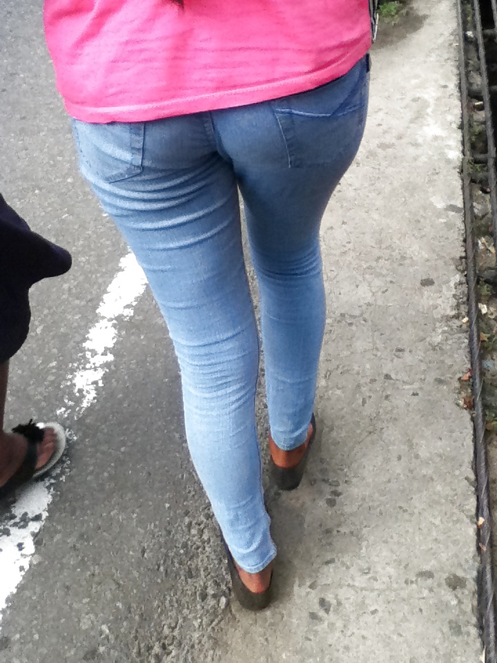 Culo di jeans stretto indiano
 #29603565