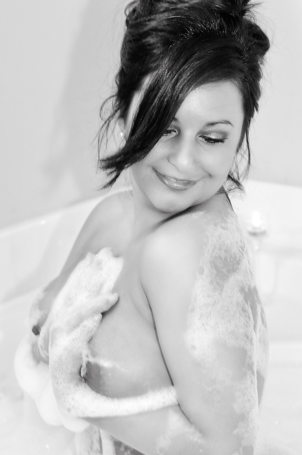 茶色の乳首
 #37927266