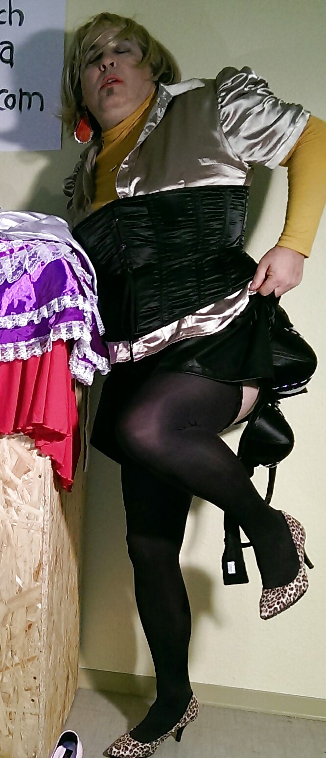 JoHanna mit ihren geilen Satin-Schlampen Klamotten #39873686