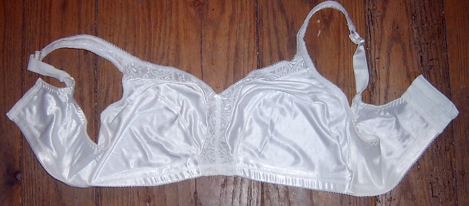 Reggiseni con cui farsi una sega.
 #32716758