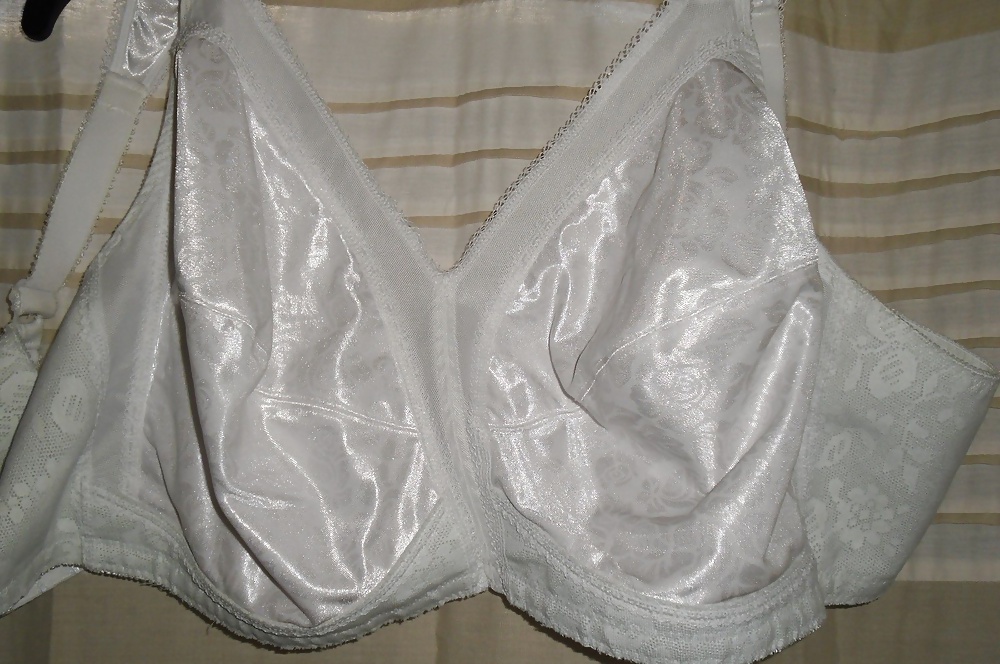 Reggiseni con cui farsi una sega.
 #32716784