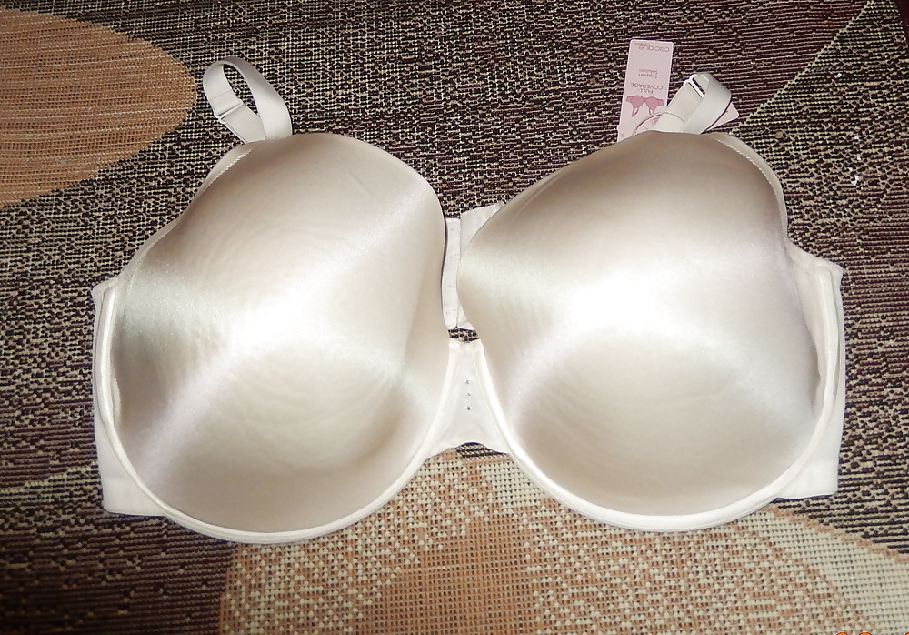 Reggiseni con cui farsi una sega.
 #32716852