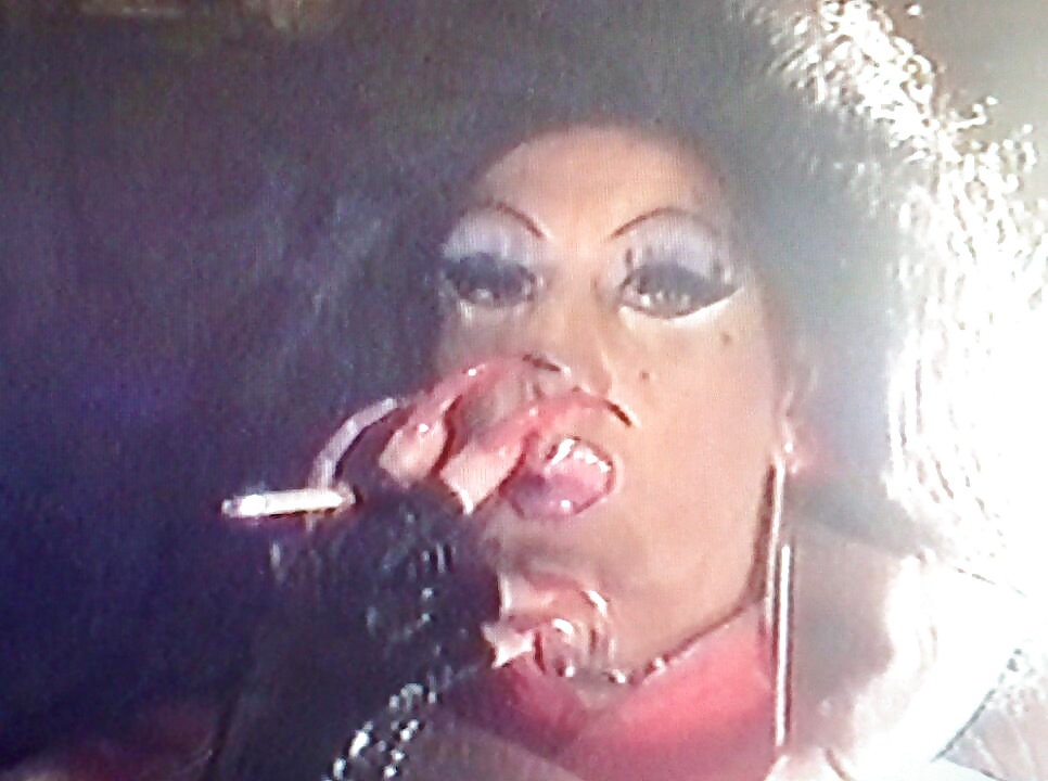 Ultra long nails tranny smoke
 #27010374