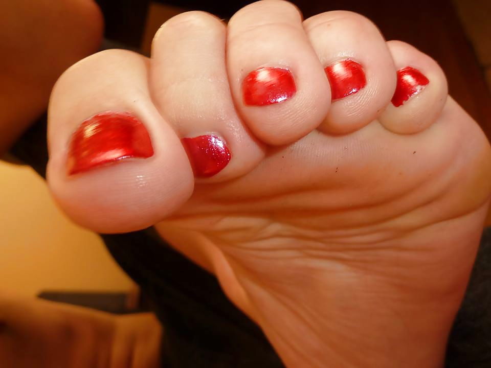 セクシーな赤い足の指 
 #33985197