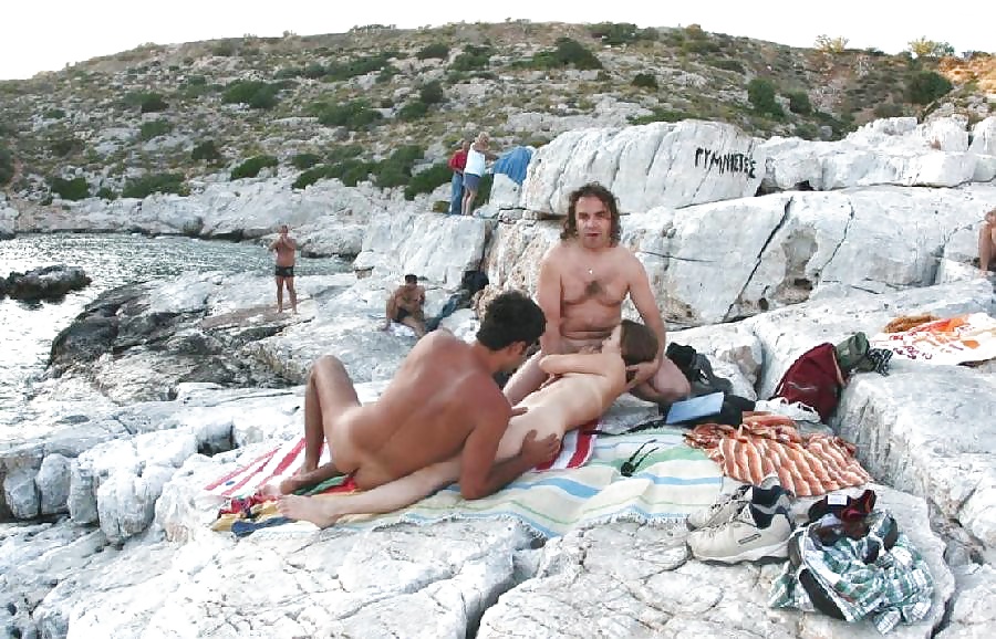 Sesso misto sulla spiaggia 52
 #39286863