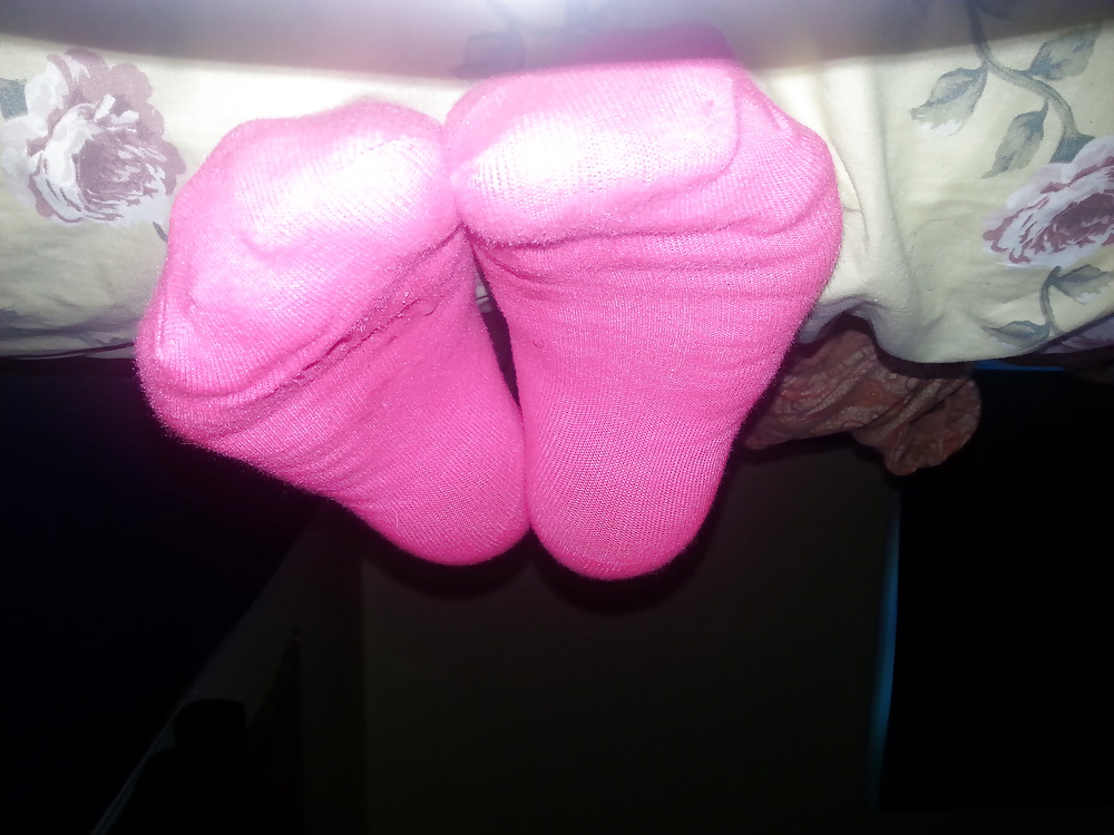 Sexy soles and long toes in socks and nylons