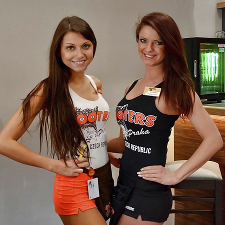Hooters girls prague- ¿cuál te follarías y cómo?
 #40281094