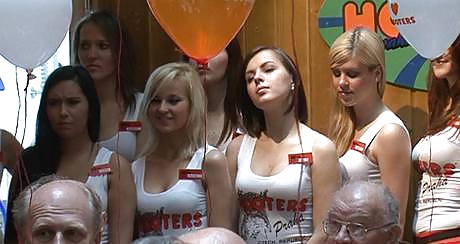 Hooters girls prague- quale ti scoperesti e come?!
 #40281180