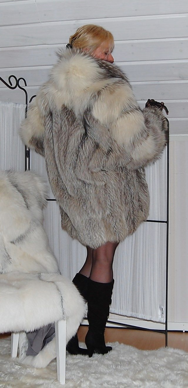 GODDESS OF FURS #27865423