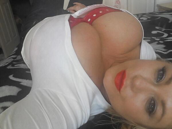 豊満な乳房 60
 #25227335