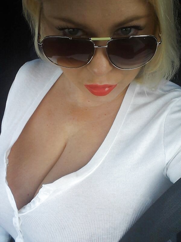 豊満な乳房 60
 #25227345