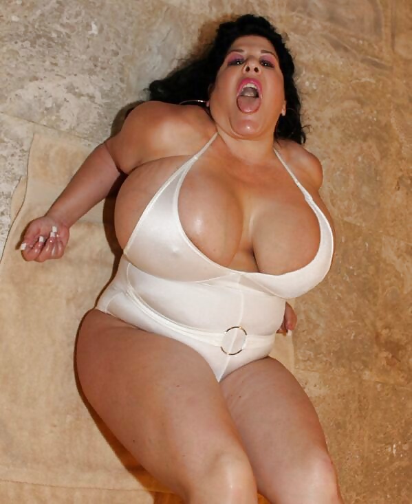 豊満な乳房 60
 #25227529