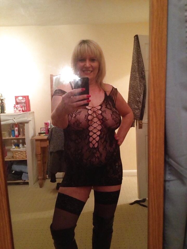 豊満な乳房 60
 #25227590