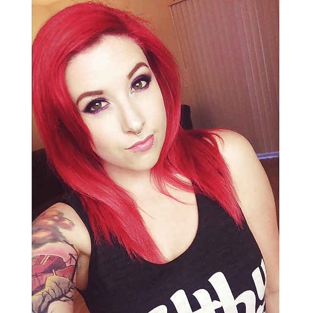 Lolrenaynay hot cum slut please comment.