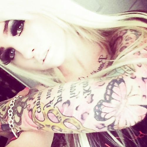 Julia Nicole Newby (tatoué De Salope Bimbo) Xx #38546257
