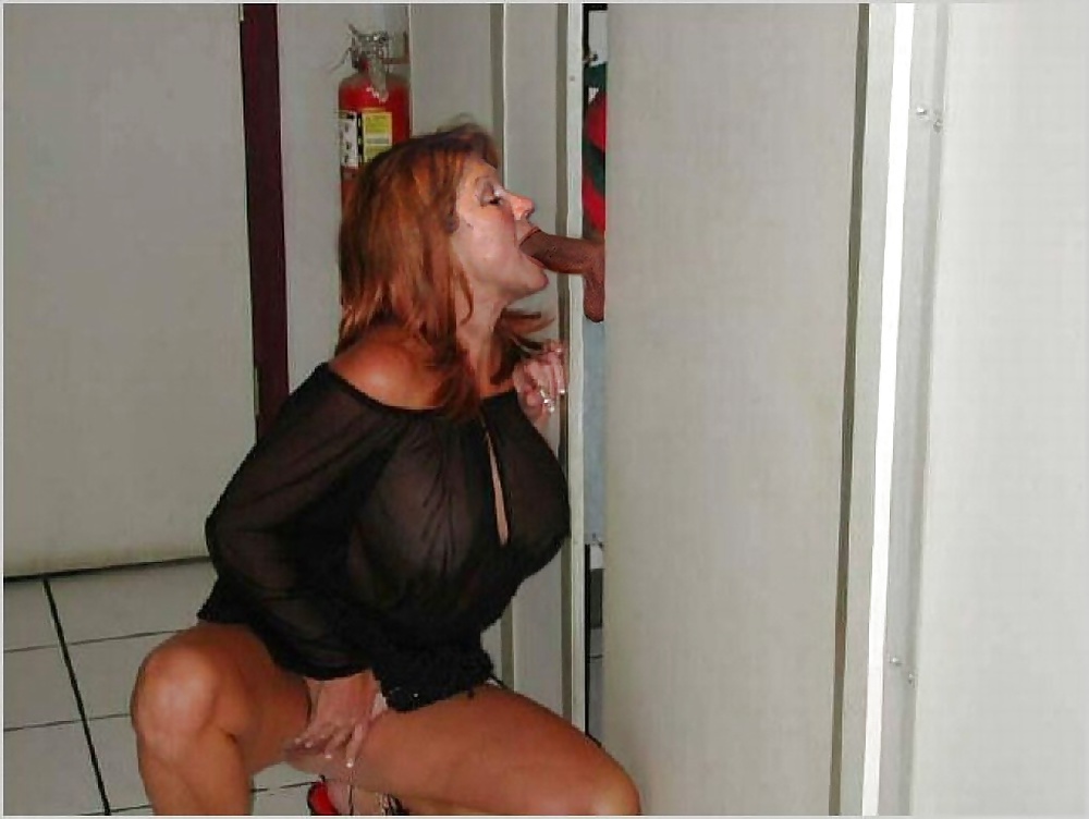 大人の劇場の淫乱女
 #40109761