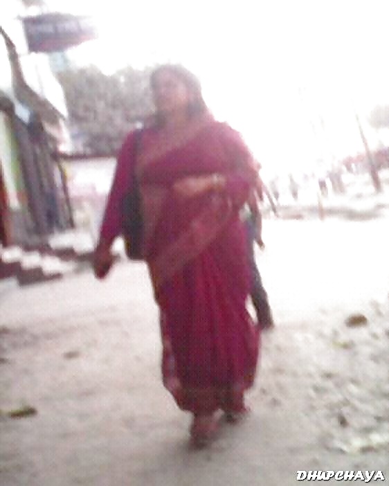 Bangladeshi Frauen Tragen Shari #24767878