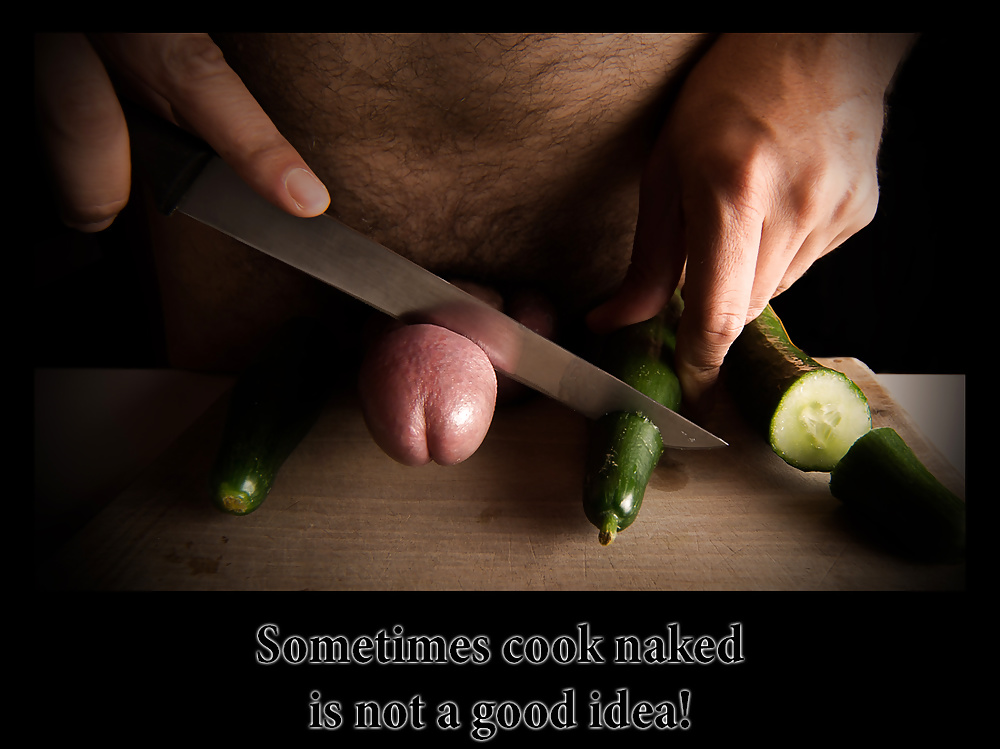 ¡A veces cocinar desnudo no es una buena idea!
 #28201575