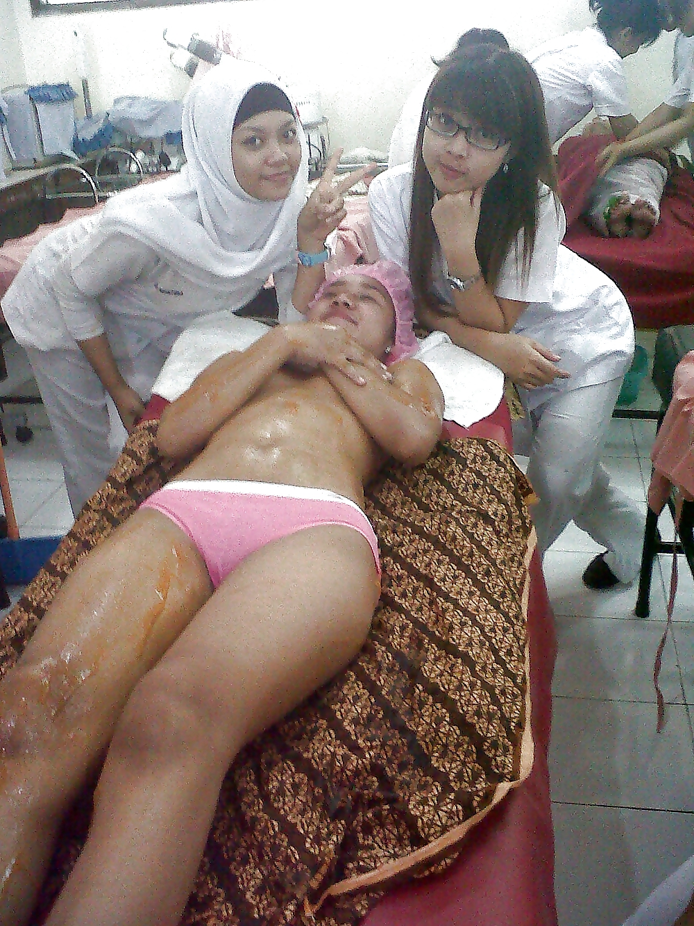 Masseuse school ( kursus tukang urut) #36208557