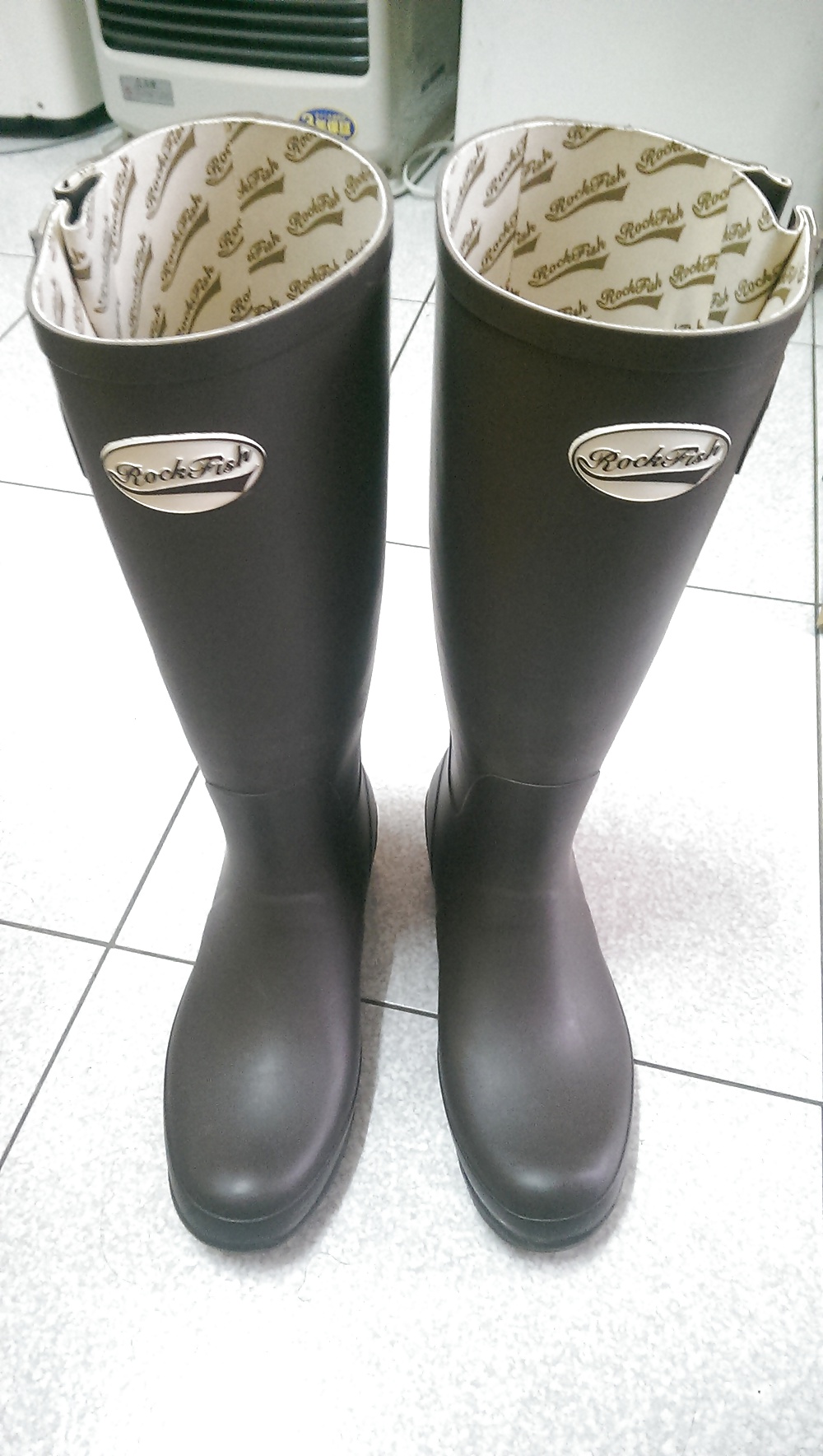 Borrowed wellies boots from freiend #40874764