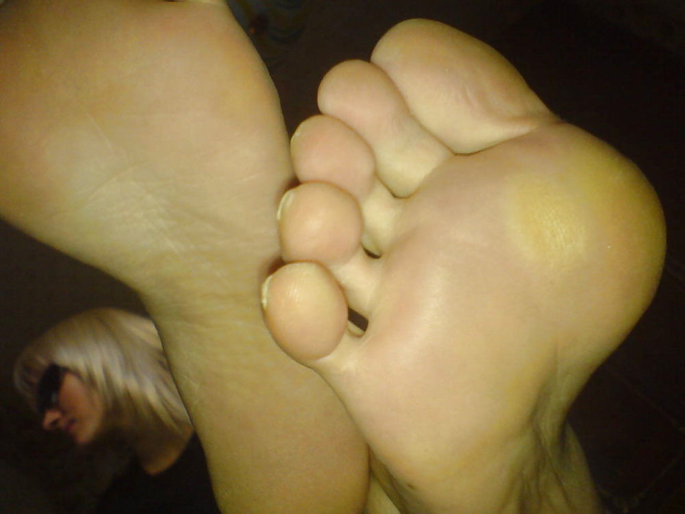 Feet and toes #27152135