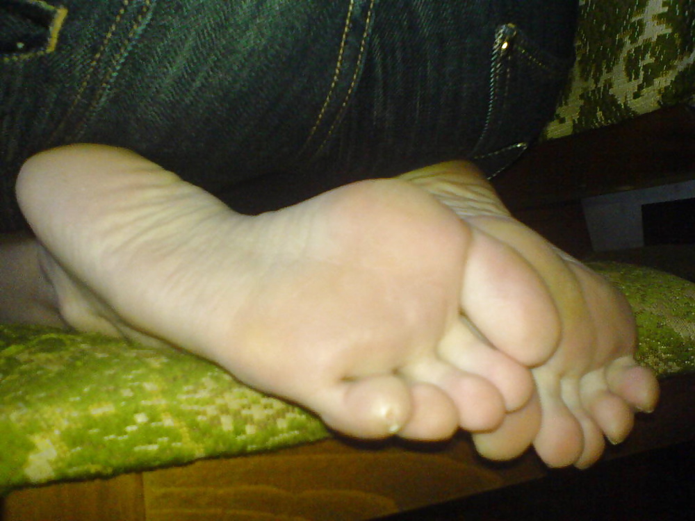 Feet and toes #27152194