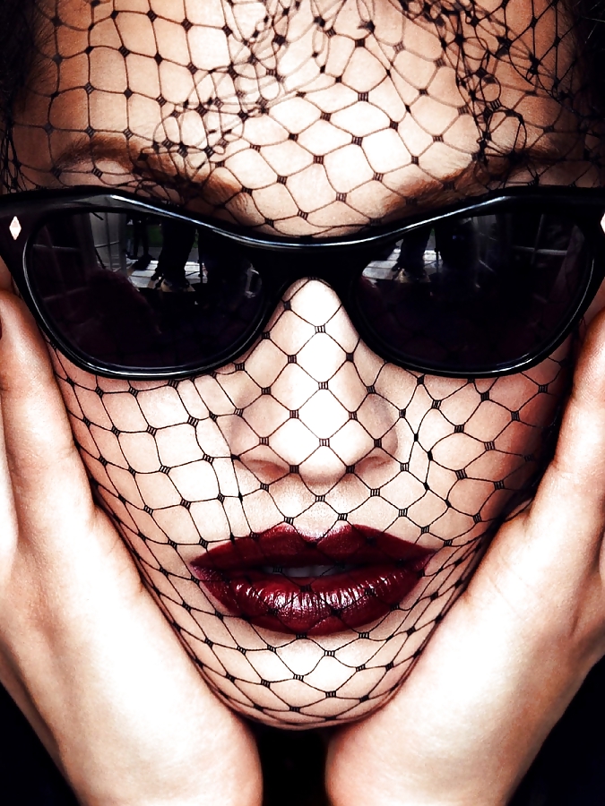 Rita Ora Bedeckt Oben Ohne In Der GQ Uk August 2013 #37691067