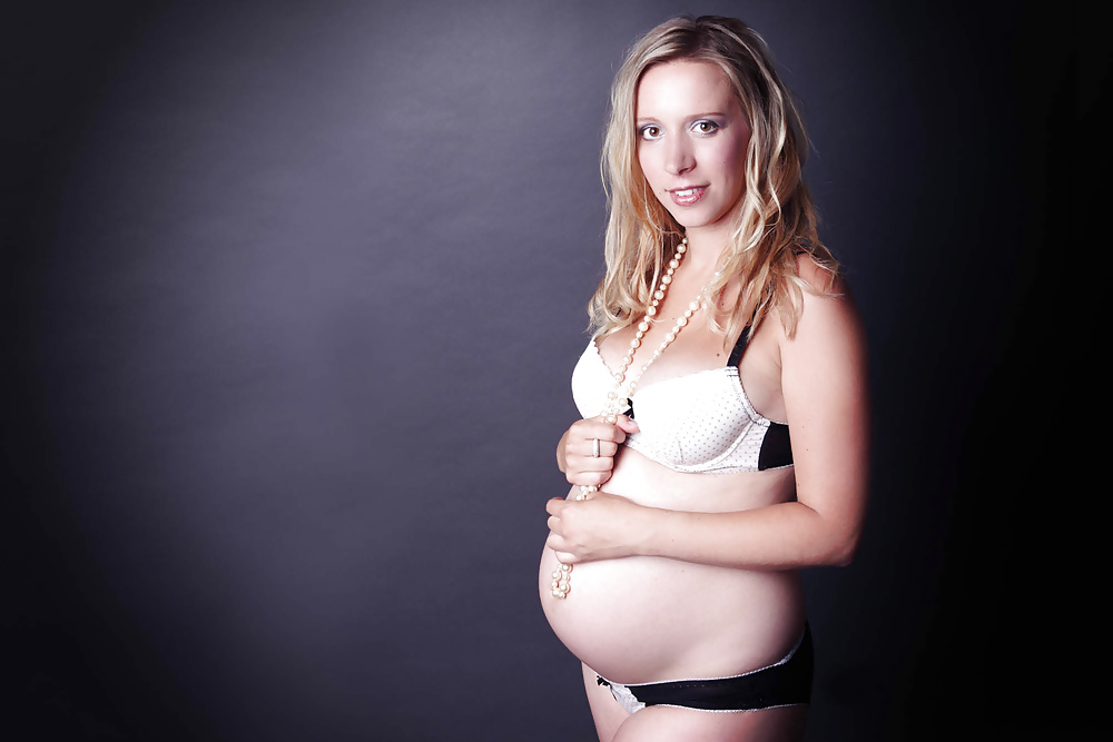 Pregnant - Sensualite Des Courbes #26682702