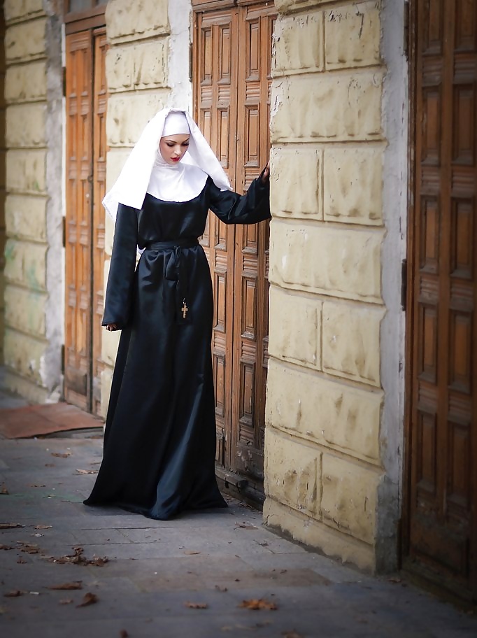 Couvent Des Religieuses Tombées #28826798