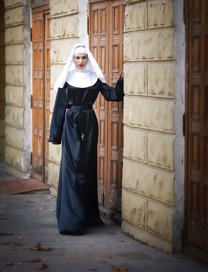 Couvent Des Religieuses Tombées #28826800